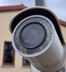 Mehr über den Artikel erfahren Videoüberwachung – Viele Fragen um viel Geld? Profi oder Onlineshop?